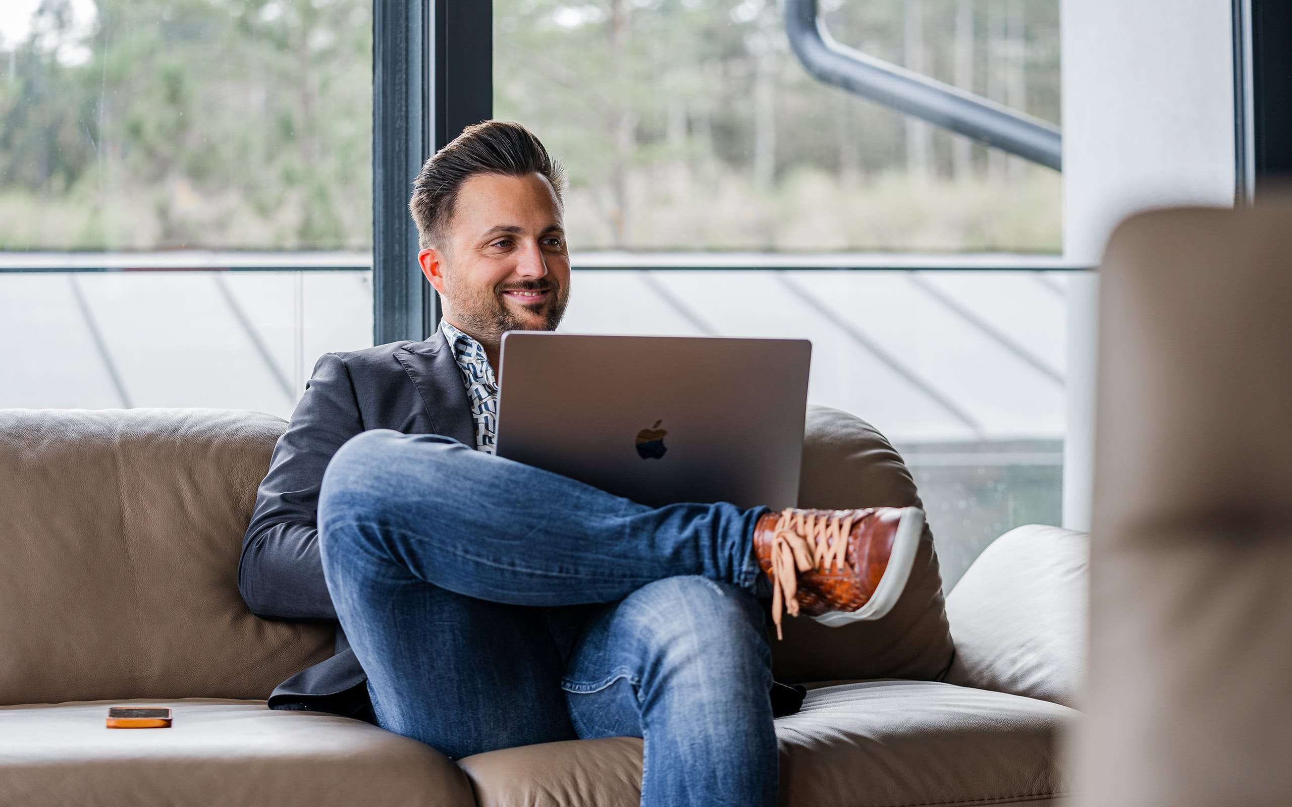 Was macht PIXIT? Die Designagentur für digitales Branding und Webdesign: In unseren Verkaufsgesprächen werden wir häufig gefragt, was wir im Detail machen und wie unsere Methode funktioniert, mit der wir bereits zahlreichen Kunden zu enormen Wachstum mit ihrem Business verholfen haben. Im folgenden Beitrag gehen wir darauf ein und geben dir einen Einblick hinter die Kulissen.